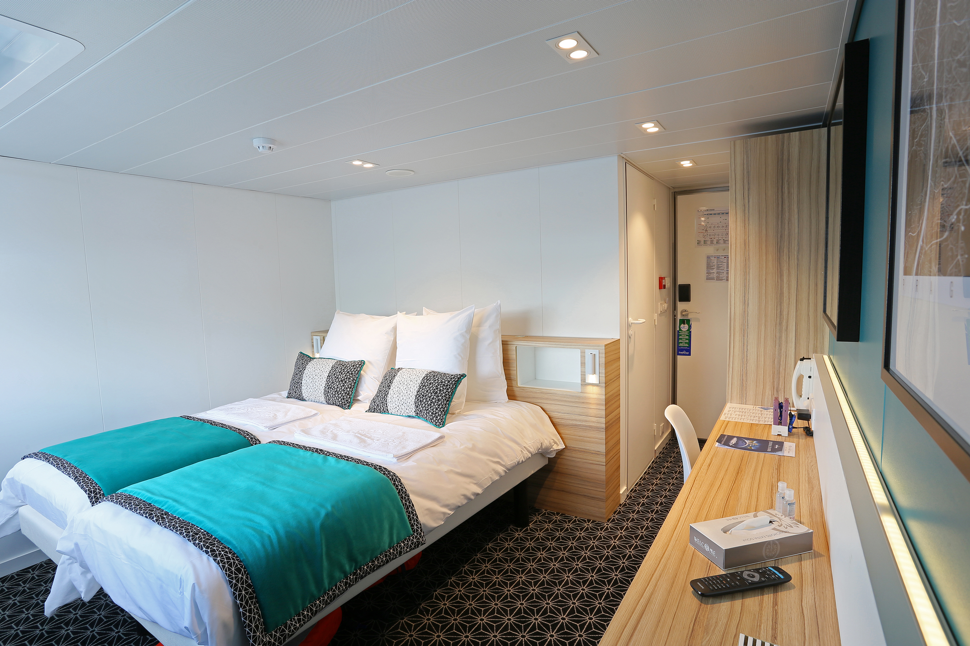 CroisiEurope MS Elbe Princesse Cabin 6.jpg
